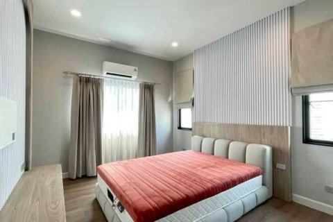 House in Samut Prakan, Thailand 4 bedrooms № 123883 - photo 13
