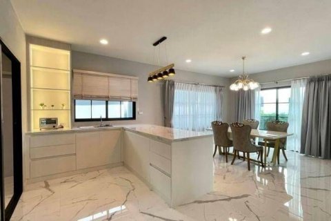House in Samut Prakan, Thailand 4 bedrooms № 123883 - photo 15