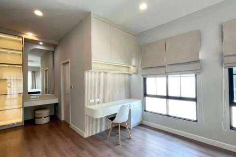 House in Samut Prakan, Thailand 4 bedrooms № 123883 - photo 4