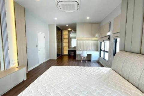 House in Samut Prakan, Thailand 4 bedrooms № 123883 - photo 3
