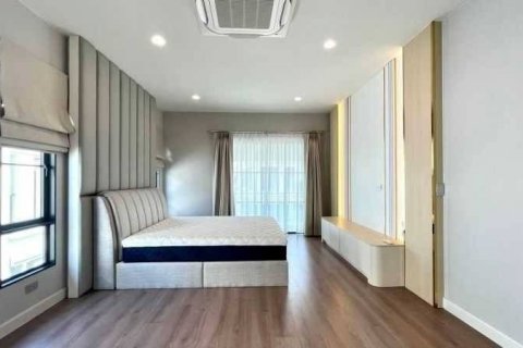 House in Samut Prakan, Thailand 4 bedrooms № 123883 - photo 18
