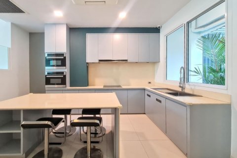 Townhouse in Khlong Toei, Bangkok, Thailand 3 bedrooms № 123884 - photo 19