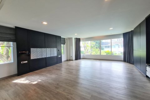 Townhouse in Khlong Toei, Bangkok, Thailand 3 bedrooms № 123884 - photo 1