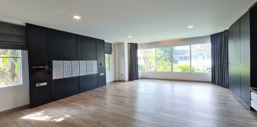 Townhouse in Khlong Toei, Bangkok, Thailand 3 bedrooms № 123884