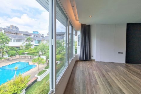 Townhouse in Khlong Toei, Bangkok, Thailand 3 bedrooms № 123884 - photo 12