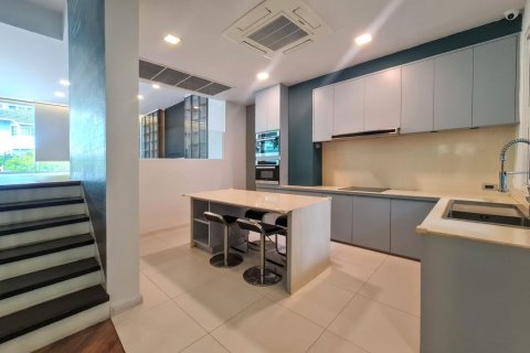 Townhouse in Khlong Toei, Bangkok, Thailand 3 bedrooms № 123884 - photo 10