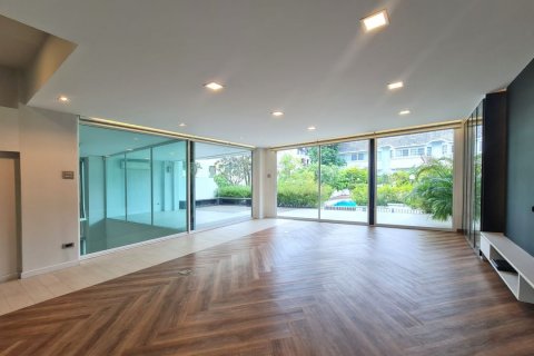 Townhouse in Khlong Toei, Bangkok, Thailand 3 bedrooms № 123884 - photo 9