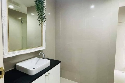 Кондоминиум с 1 спальней в Пхракханонге, Бангкок, Таиланд № 123886 - фото 15