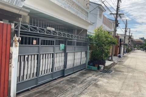 Townhouse in Bangkok, Thailand 3 bedrooms № 144507 - photo 1