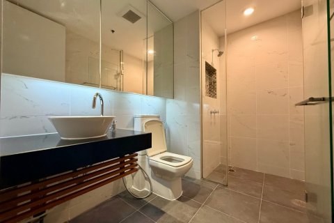 Condo in Bangkok, Thailand, 2 bedrooms  № 123550 - photo 18