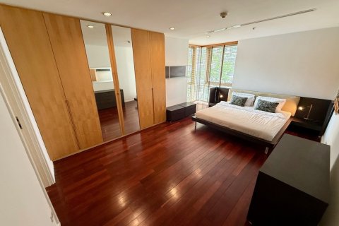 Condo in Bangkok, Thailand, 2 bedrooms  № 123550 - photo 10