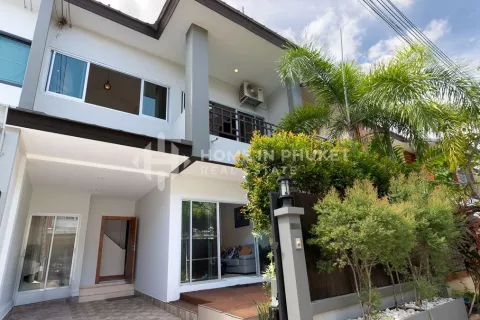 House in Phuket, Thailand 3 bedrooms № 131579 - photo 1