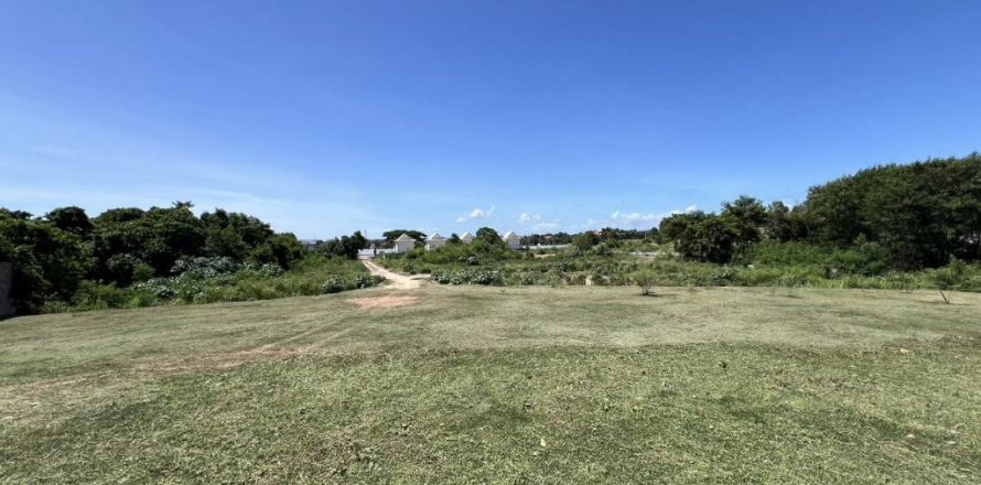 Земельный участок в Паттайе, Таиланд  № 104336