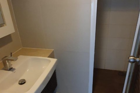 Condo in Khlong Toei, Bangkok, Thailand, 3 bedrooms  № 123711 - photo 8