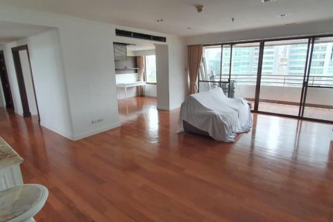 Condo in Khlong Toei, Bangkok, Thailand, 3 bedrooms  № 123711 - photo 1