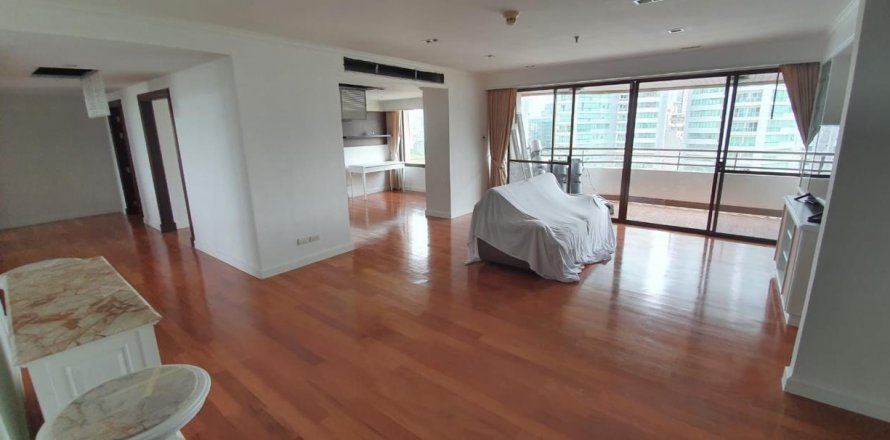 Condo in Khlong Toei, Bangkok, Thailand, 3 bedrooms  № 123711