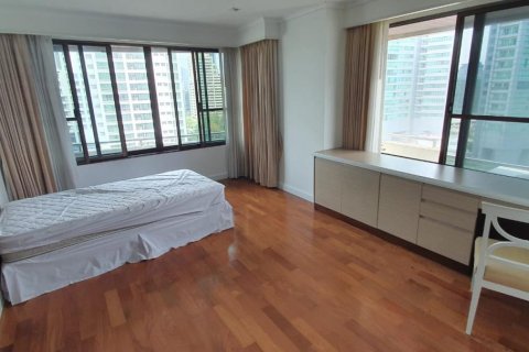 Condo in Khlong Toei, Bangkok, Thailand, 3 bedrooms  № 123711 - photo 16