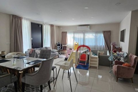 Дом в Бангкоке, Таиланд с 4 спальнями  № 132402 - фото 3