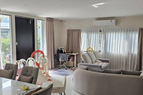 Дом в Бангкоке, Таиланд с 4 спальнями  № 132402 - фото 5