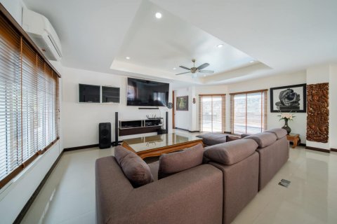 House in Pattaya, Thailand 4 bedrooms № 125542 - photo 17