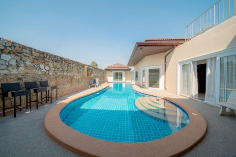 House in Pattaya, Thailand 4 bedrooms № 125542 - photo 5