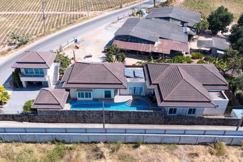 House in Pattaya, Thailand 4 bedrooms № 125542 - photo 2