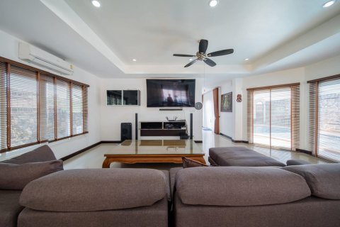 House in Pattaya, Thailand 4 bedrooms № 125542 - photo 12