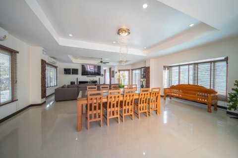 House in Pattaya, Thailand 4 bedrooms № 125542 - photo 19
