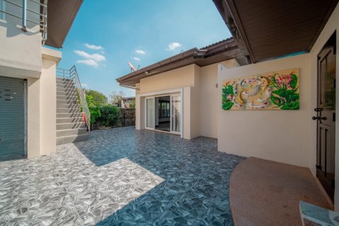 House in Pattaya, Thailand 4 bedrooms № 125542 - photo 10