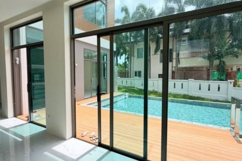 Villa in Chalong, Thailand 4 bedrooms № 144583 - photo 4