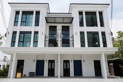 House in Nonthaburi, Thailand 4 bedrooms № 104907 - photo 1