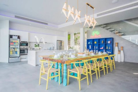 Villa in Kathu, Thailand 5 bedrooms № 104906 - photo 10