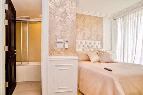 Condo in Bangkok, Thailand, 3 bedrooms  № 142958 - photo 10