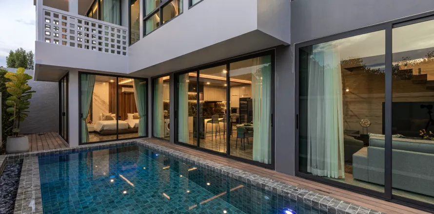 Villa in Phuket, Thailand 4 bedrooms № 133176