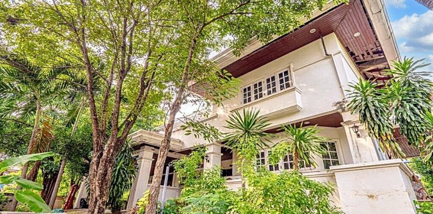 House in Bangkok, Thailand 5 bedrooms № 86256