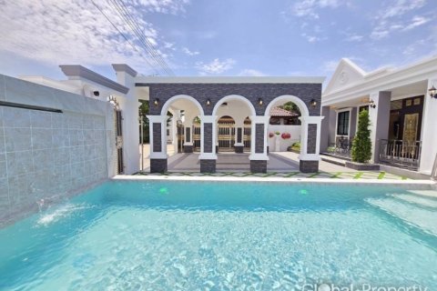 House in Pattaya, Thailand 4 bedrooms № 119743 - photo 4