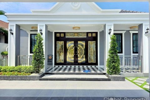 House in Pattaya, Thailand 4 bedrooms № 119743 - photo 8