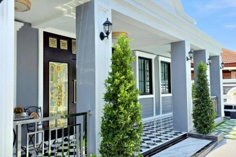 House in Pattaya, Thailand 4 bedrooms № 119743 - photo 5