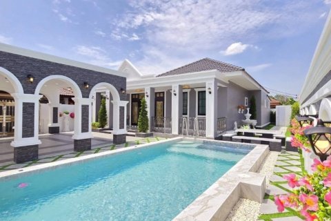 House in Pattaya, Thailand 4 bedrooms № 119743 - photo 1