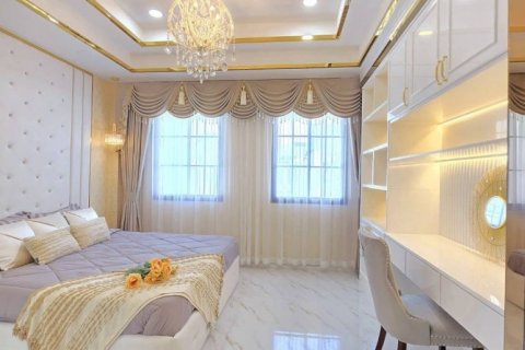 House in Pattaya, Thailand 4 bedrooms № 119743 - photo 29