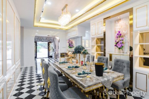 House in Pattaya, Thailand 4 bedrooms № 119743 - photo 21
