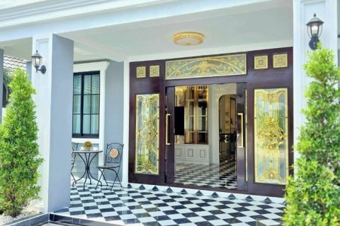 House in Pattaya, Thailand 4 bedrooms № 119743 - photo 2