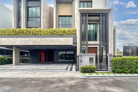 Maison à Saphan Sung, Bangkok, Thaïlande 5 chambres № 125797 - photo 1