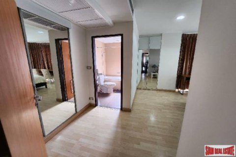 Квартира в Бангкоке, Таиланд с 2 спальнями  № 125645 - фото 12