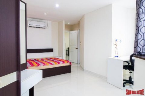 Apartment in Bangkok, Thailand 3 bedrooms № 125648 - photo 9