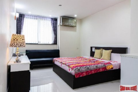 Apartment in Bangkok, Thailand 3 bedrooms № 125648 - photo 7