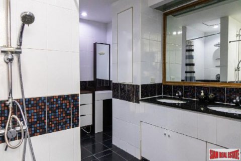 Apartment in Bangkok, Thailand 3 bedrooms № 125648 - photo 8