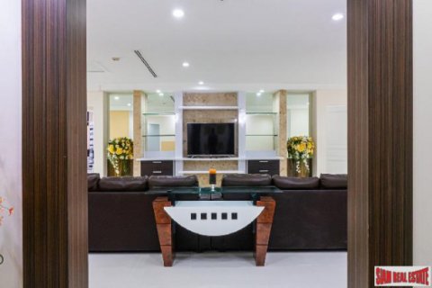 Apartment in Bangkok, Thailand 3 bedrooms № 125648 - photo 15