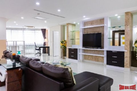 Apartment in Bangkok, Thailand 3 bedrooms № 125648 - photo 4