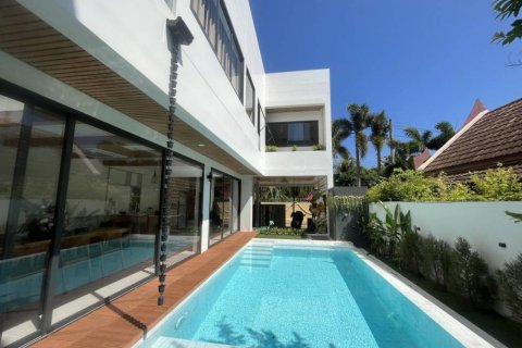 Вилла в Раваи, Таиланд с 4 спальнями  № 85641 - фото 1